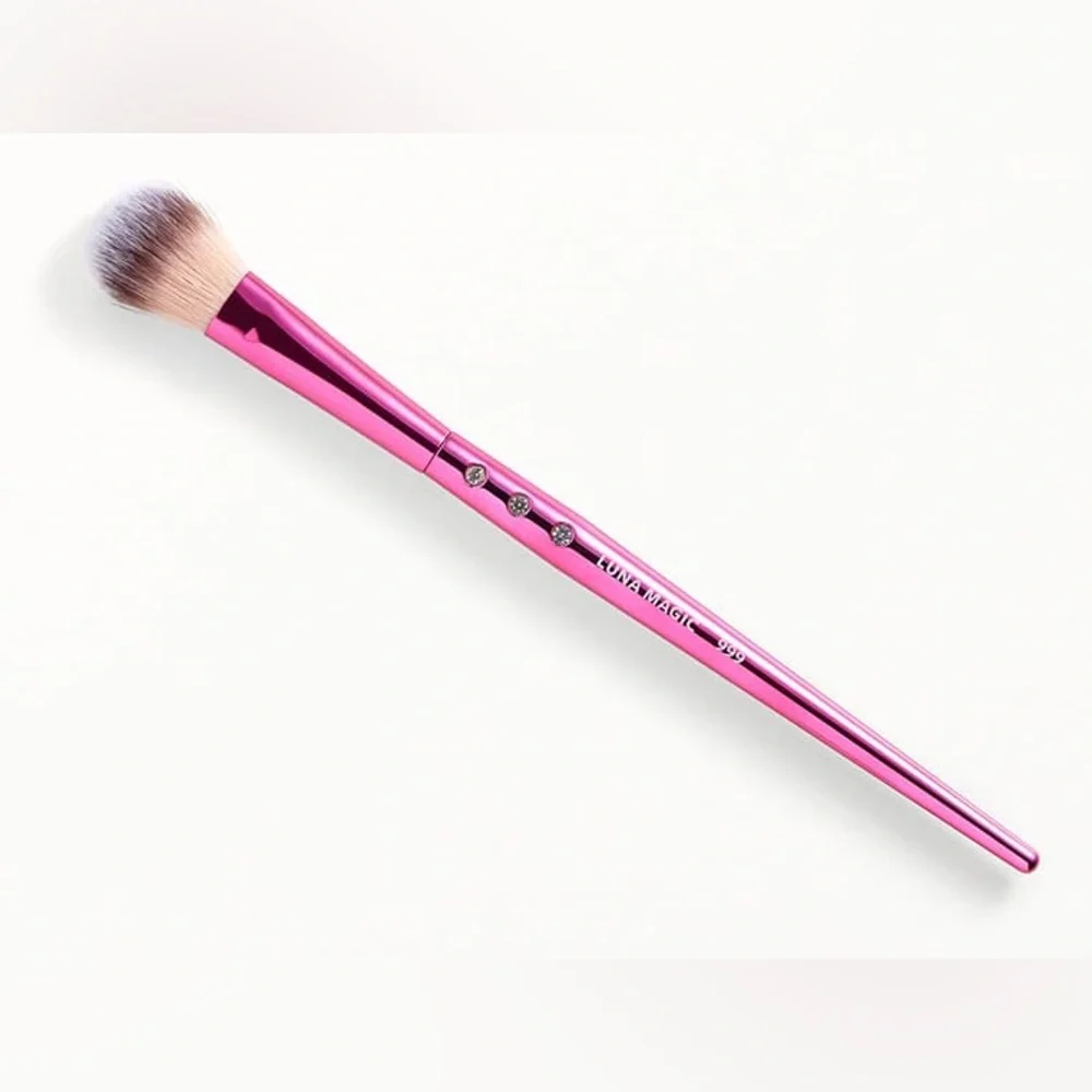 Luna Magic Superstar Highlighter Brush 999 NWT Soft Tapered Bristles